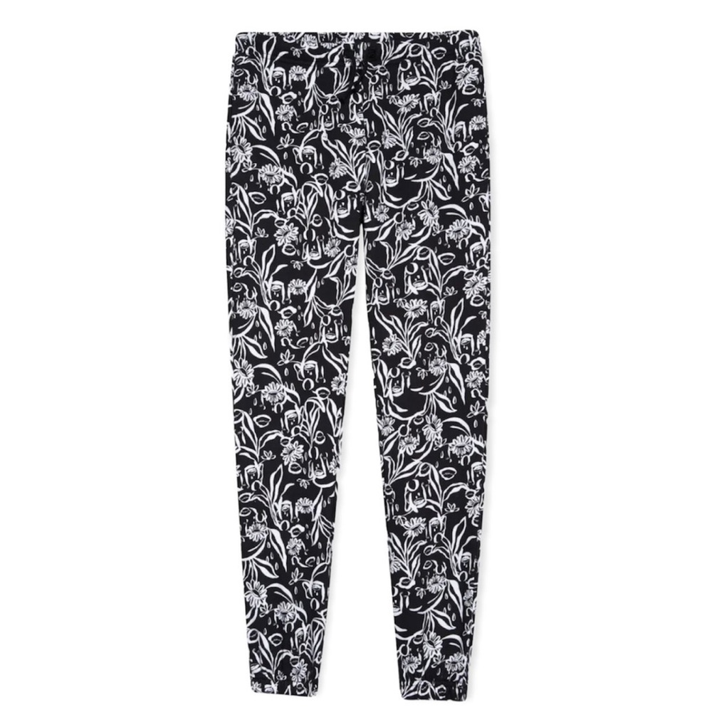 Christina Martinez pants 8/10